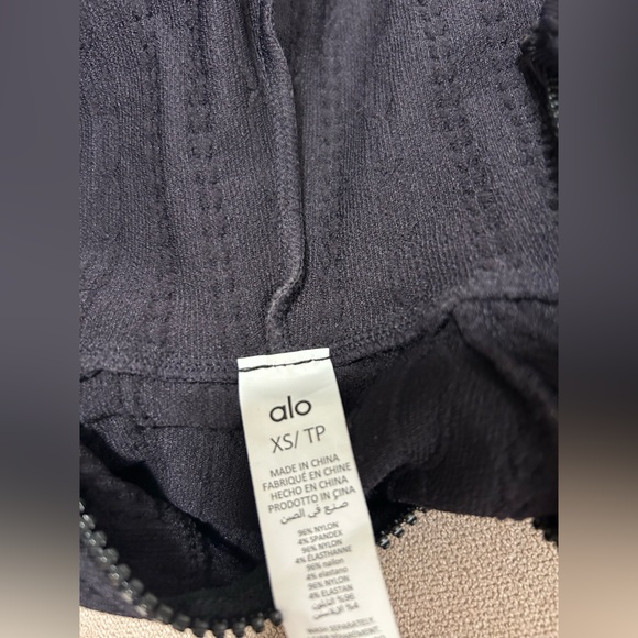 ALO Cable Knit Zip-Up in black XS - Picture 5 of 8